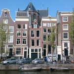 La ceinture de canaux avec ses maisons à puigons majestueuses du Siècle d'Or est un des symboles d'Amsterdam.