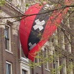 Amsterdam et son drapeau